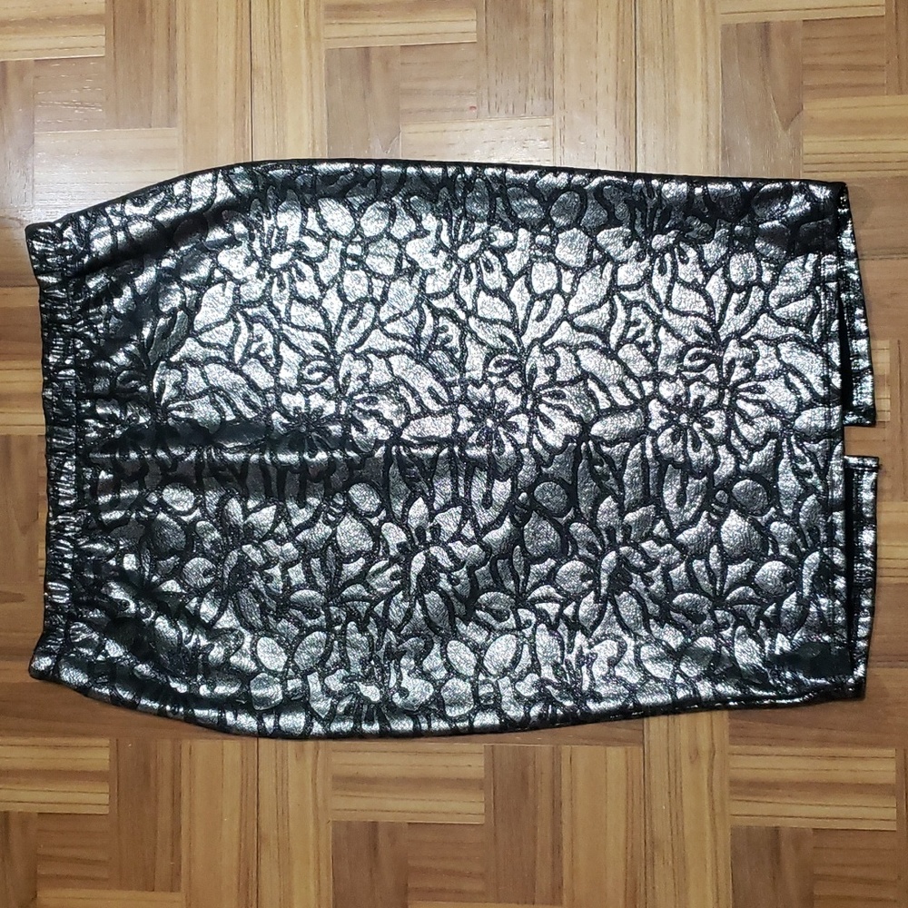 NABEE sliver & black skirt